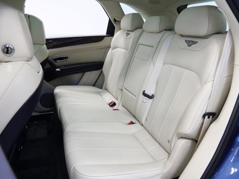 Used 2018 Bentley Bentayga Onyx Edition image 16