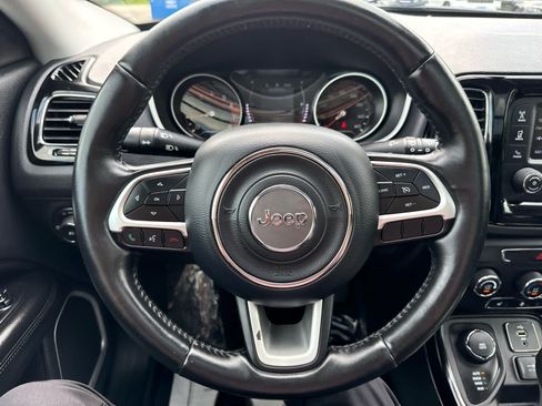 Used 2018 Jeep Compass Latitude AWD/4WD image 19