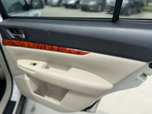 Used 2010 Subaru Outback 2.5i Limited image 21