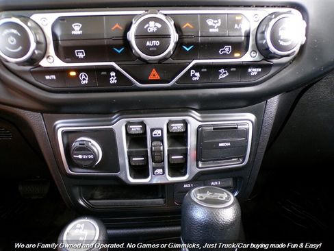 Used 2018 Jeep Wrangler Unlimited Sport S AWD/4WD image 35