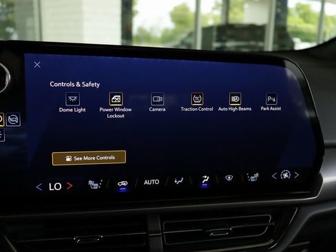 Used 2025 Chevrolet Equinox EV RS image 17