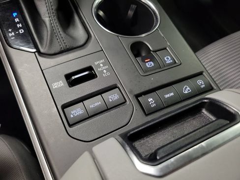 Used 2022 Toyota Highlander LE AWD/4WD image 15