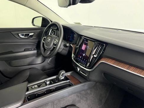 Used 2025 Volvo V60 B5 Cross Country Plus AWD/4WD image 28