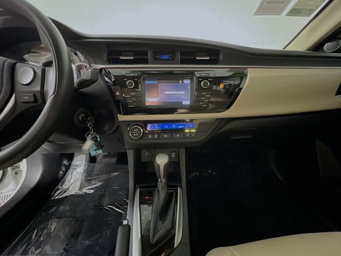Used 2015 Toyota Corolla LE image 24