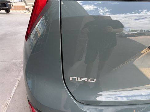 Used 2023 Kia Niro EX w/ EX Cold Weather Package FWD image 14