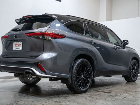 Used 2023 Toyota Highlander XSE image 9