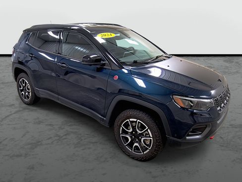 Used 2024 Jeep Compass Trailhawk w/ Trailhawk Elite Group image 5