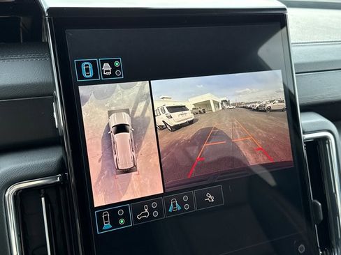 Used 2025 GMC Yukon Denali w/ LPO, Floor Liner Package image 10