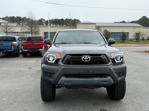 Used 2015 Toyota Tacoma 4x4 Double Cab w/ Convenience Package image 2