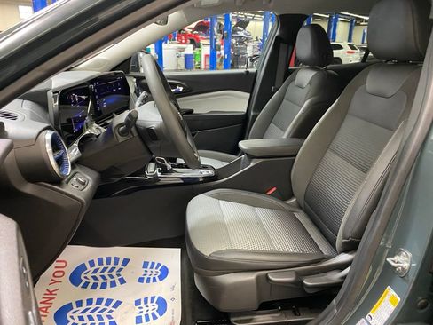 Used 2025 Chevrolet Trax LT FWD image 13