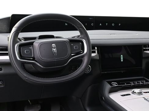New 2026 Lincoln Navigator L Reserve w/ Jet Appearance Package AWD/4WD image 12