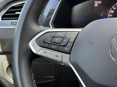 Used 2024 Volkswagen Tiguan SE image 14