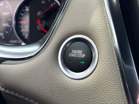 Used 2023 Chevrolet Traverse Premier FWD image 15