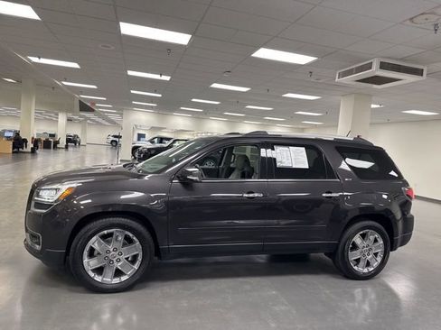 Used 2017 GMC Acadia Limited SLT image 3