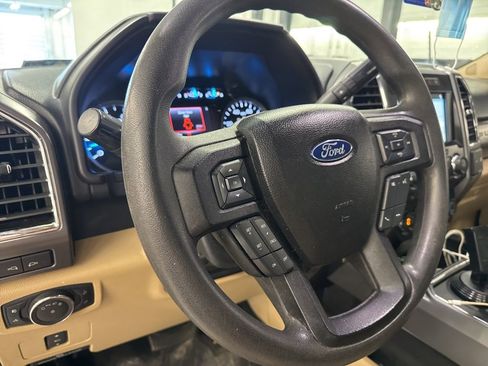 Used 2017 Ford F250 XLT w/ XLT Premium Package AWD/4WD image 16