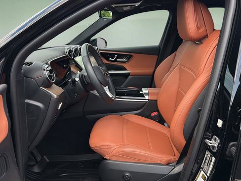 Used 2025 Mercedes-Benz GLC 350e 4MATIC image 18