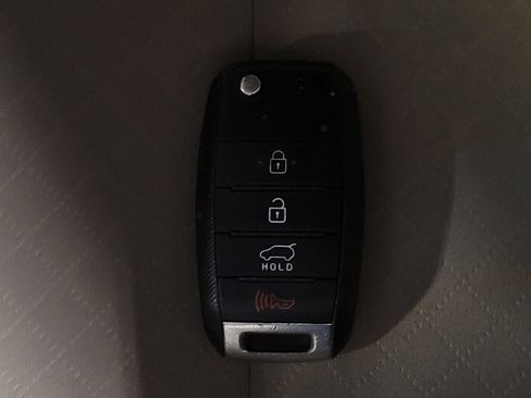 Used 2020 Kia Sorento LX FWD image 32