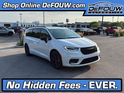 Used 2025 Chrysler Pacifica Limited