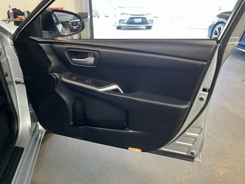 Used 2015 Toyota Camry LE FWD image 12