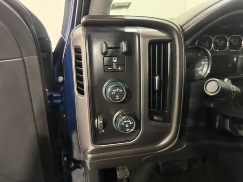 Used 2017 GMC Sierra 1500 SLT w/ All-Terrain Package AWD/4WD image 33