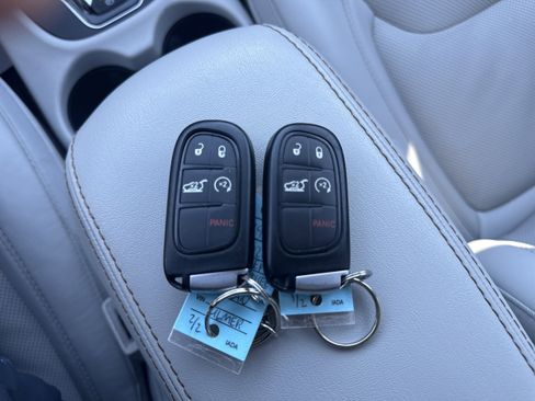 Used 2020 Jeep Cherokee Limited w/ Technology Group image 30