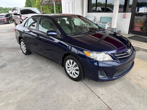 Used 2013 Toyota Corolla LE FWD image 2