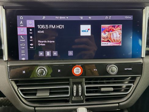 Used 2023 Porsche Macan image 17