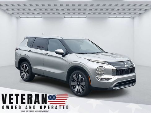 New 2026 Mitsubishi Outlander SE image 1