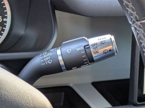 Used 2022 Land Rover Defender 110 image 24