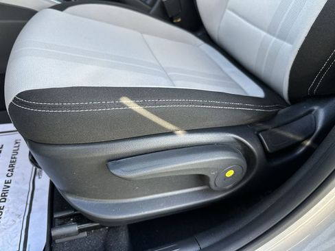 Used 2024 Hyundai Venue SEL image 12