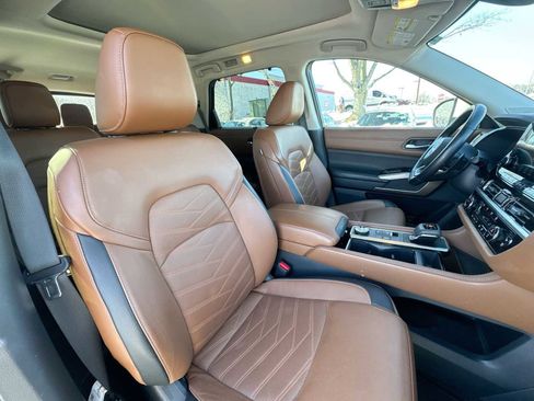 Used 2023 Nissan Pathfinder Platinum image 17