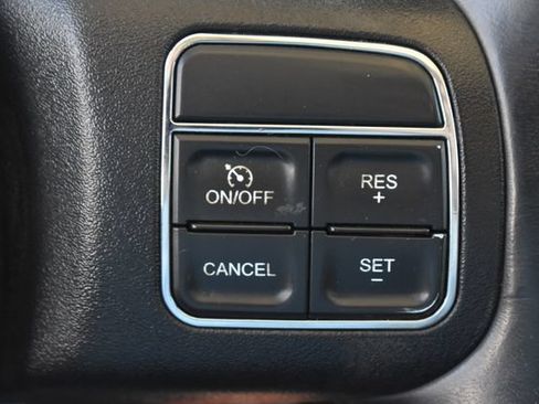 Used 2018 Jeep Wrangler Unlimited Sahara w/ Connectivity Group AWD/4WD image 25