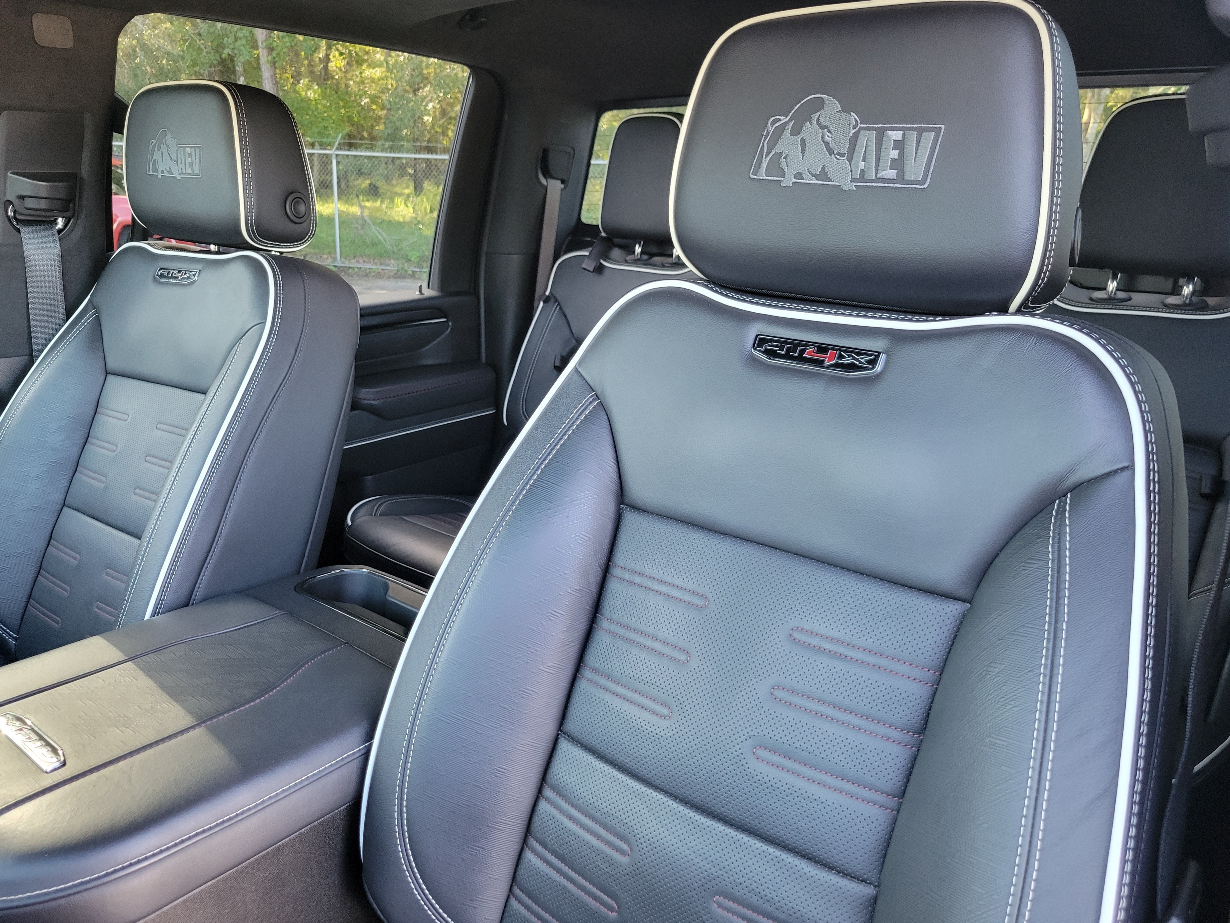 Used 2024 GMC Sierra 2500 AT4X w/ AT4X AEV Edition AWD/4WD image 8