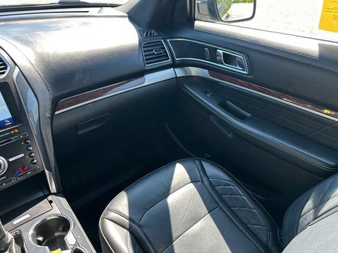 Used 2018 Ford Explorer Platinum AWD/4WD image 26