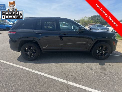 Used 2023 Jeep Grand Cherokee Limited w/ Black Appearance Package image 3