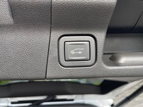 Used 2023 GMC Acadia SLT w/ Preferred Package FWD image 41