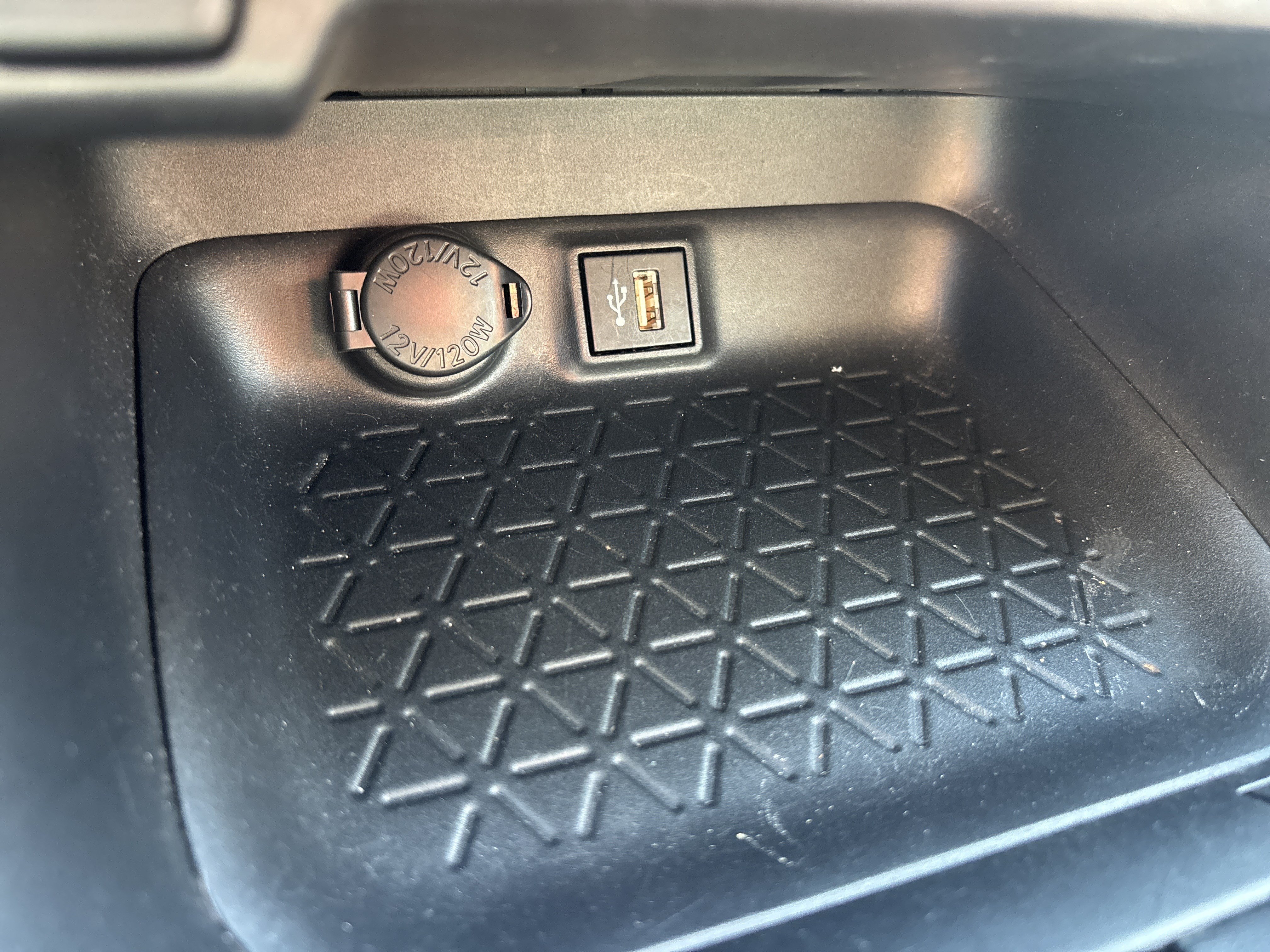 Used 2025 Toyota RAV4 XLE AWD/4WD image 16
