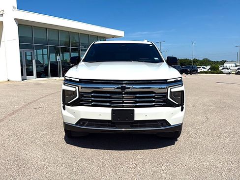 Used 2025 Chevrolet Tahoe Premier AWD/4WD image 2