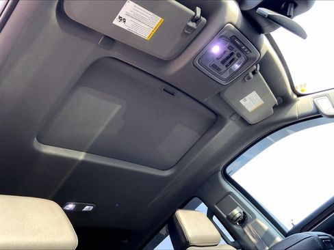 Used 2024 GMC Sierra 1500 SLT image 13