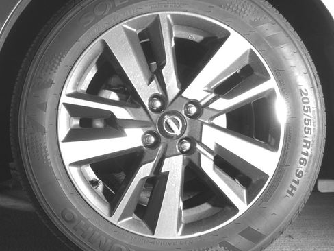 Used 2025 Nissan Versa SV image 12