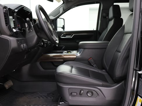 Used 2025 Chevrolet Silverado 2500 LT w/ Trail Boss Package image 7