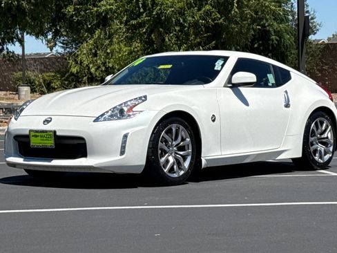 Used 2014 Nissan 370Z Touring RWD image 15