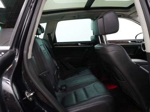 Used 2012 Volkswagen Touareg Executive image 11