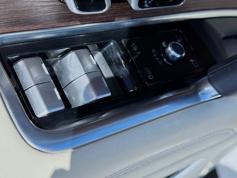 Used 2024 Land Rover Range Rover SE image 24