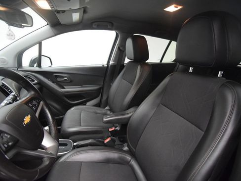 Used 2022 Chevrolet Trax LT w/ Driver Confidence Package AWD/4WD image 19