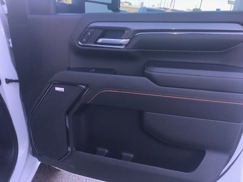 Used 2025 GMC Sierra 2500 AT4 w/ AT4 Premium Plus Package image 33
