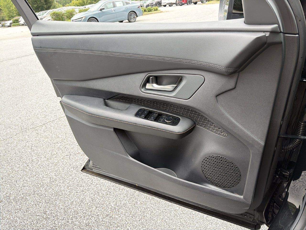 Certified 2023 Nissan Ariya FWD image 16