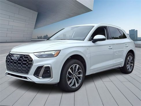 Certified 2023 Audi Q5 2.0T Premium Plus w/ Premium Plus Package image 3