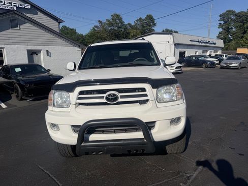 Used 2005 Toyota Sequoia Limited RWD image 2