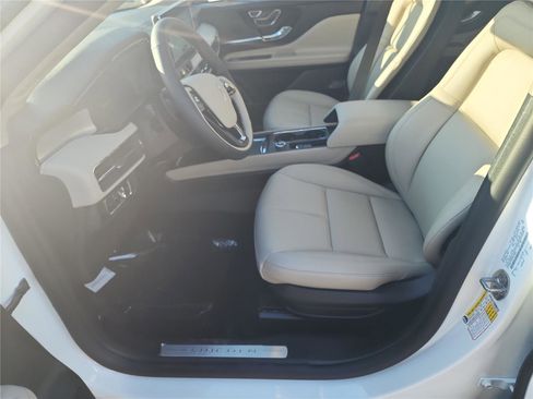 New 2026 Lincoln Corsair Premiere image 13